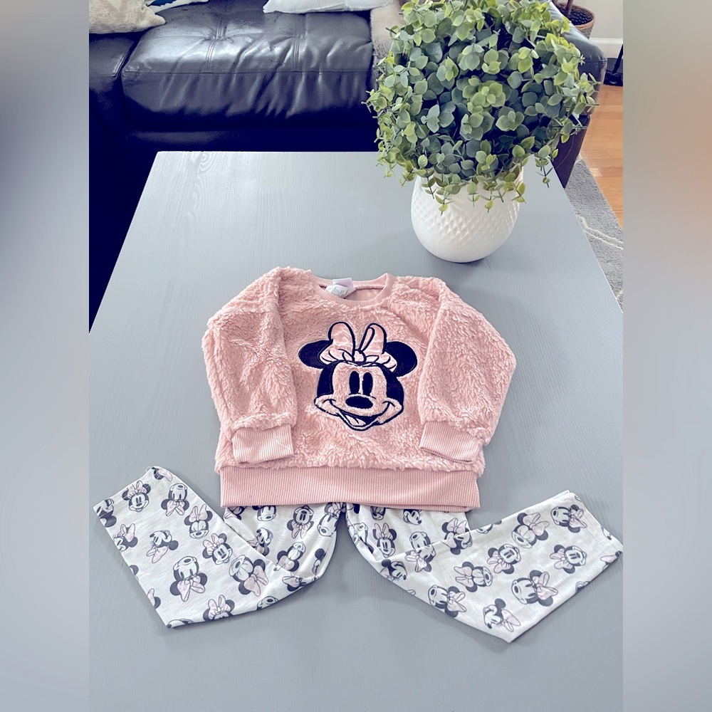 Disney’s Minnie Mouse faux pink fur crew neck and Minnie leggings